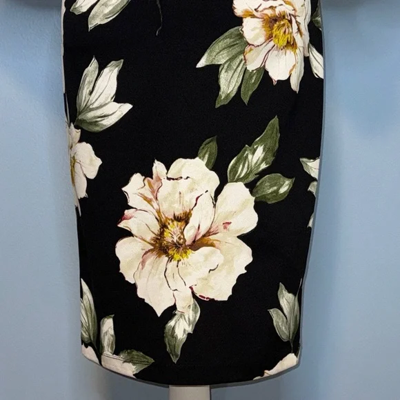 Premier Amour Chic Black Floral Midi Dress with Bell Sleeves Size 6 - Picture 4 of 13